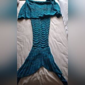 Mermaid knitted blanket